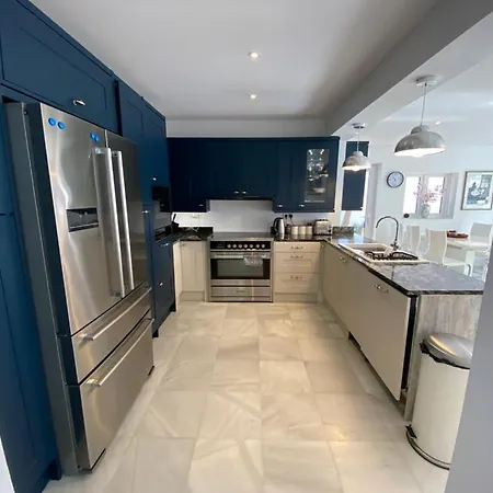 Private, Luxury Villa- San Pedro, Marbella וילה *